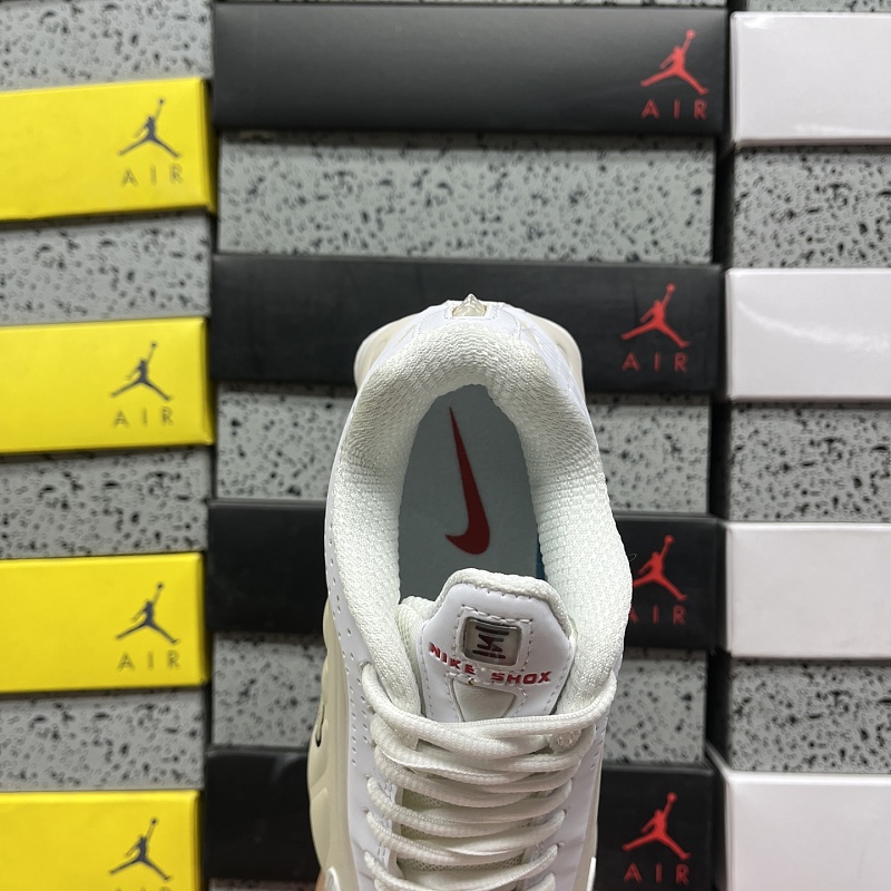 Shox R4 · 4