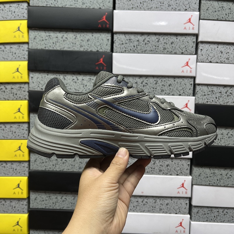 Nike Vomero 10