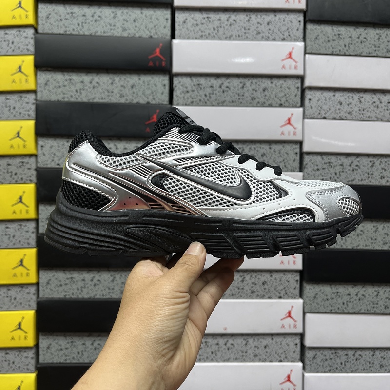 Nike Vomero 10