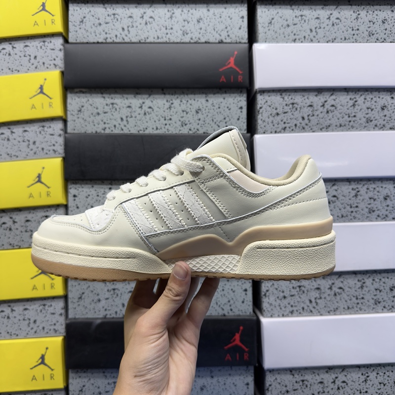 Forum 84 Low 3