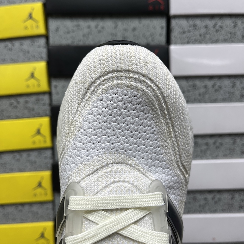Ultraboost Light 6