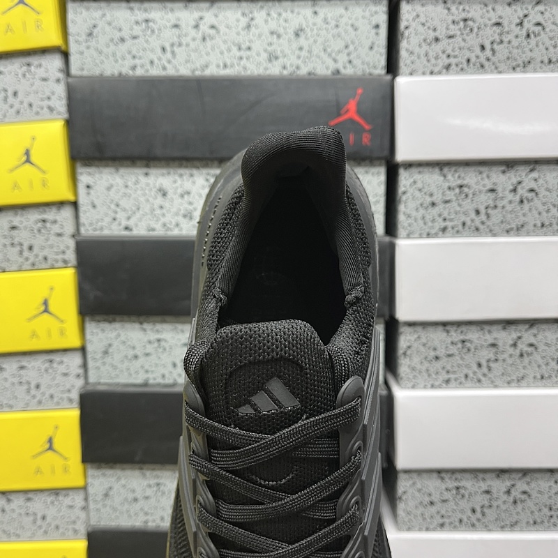 Ultraboost Light 5