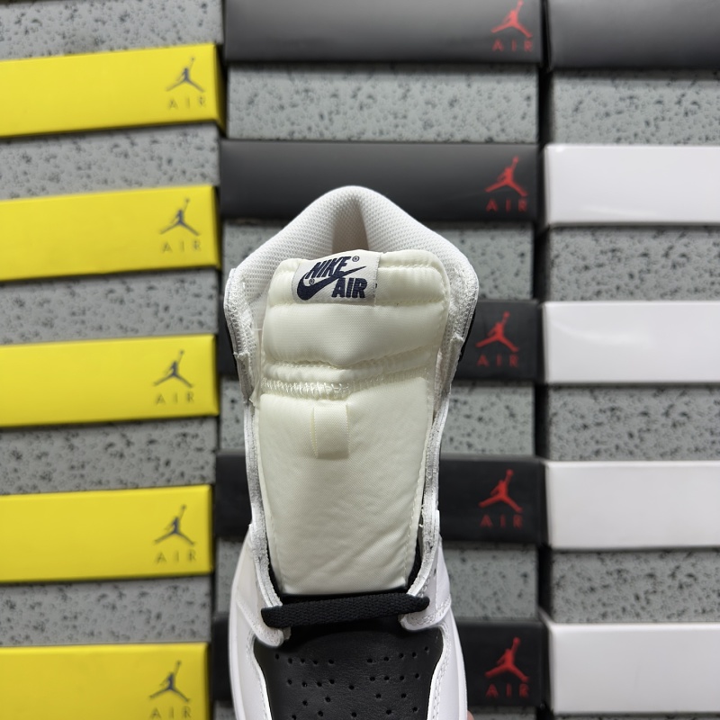 Jordan 1 Sneakers 4