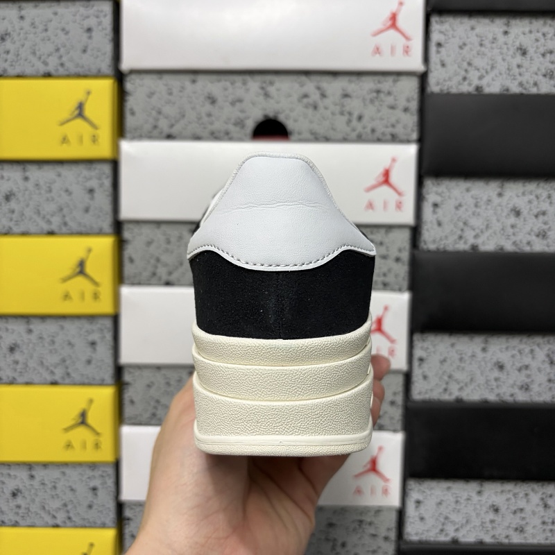 Gazell Ebold · 4