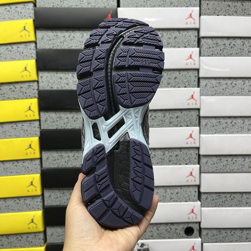 Asics Sneakers · 4