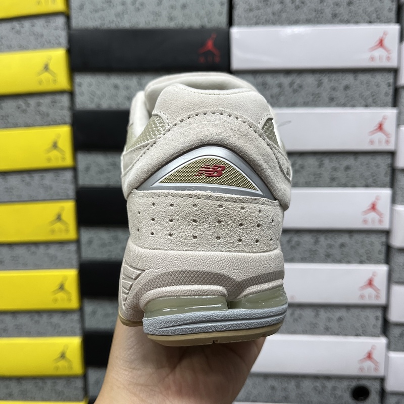 New Balance 2002 Sneakers · 3