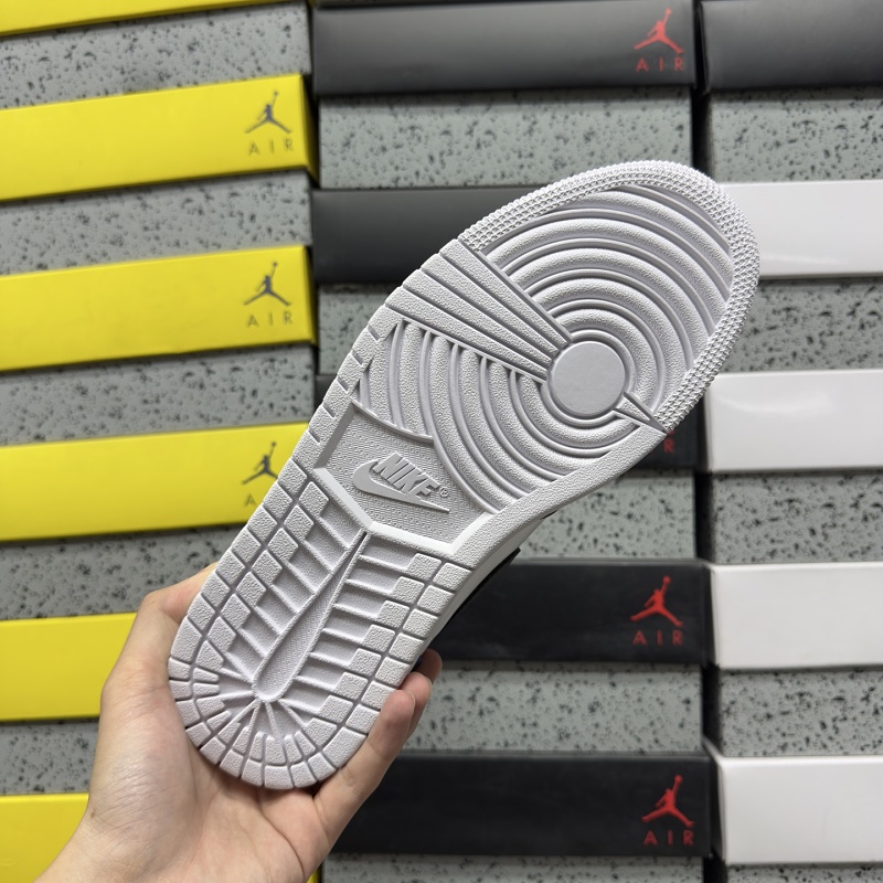 Jordan 1 Sneakers