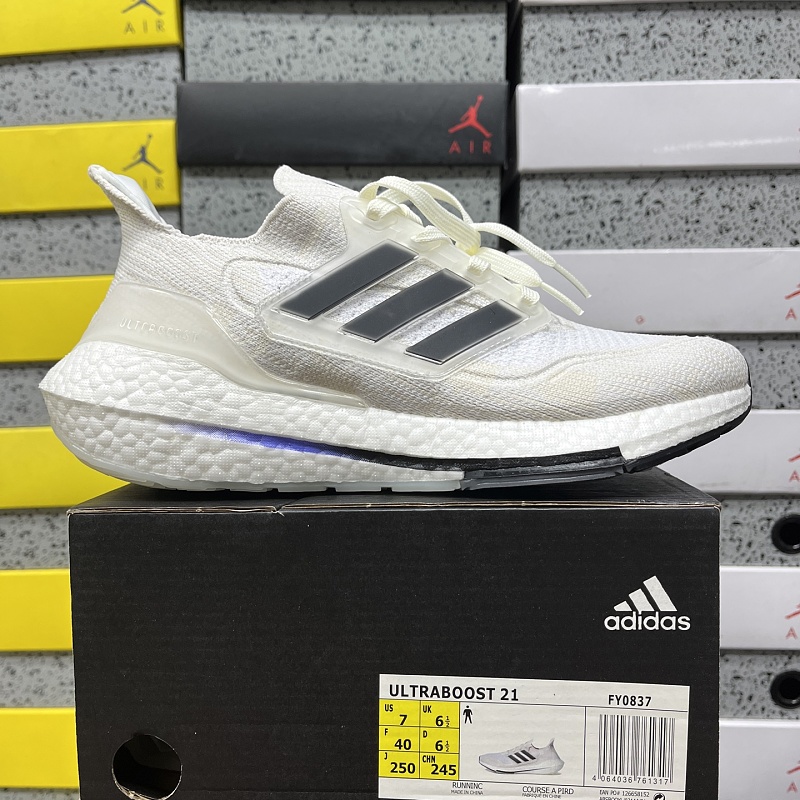 Ultraboost Light 9