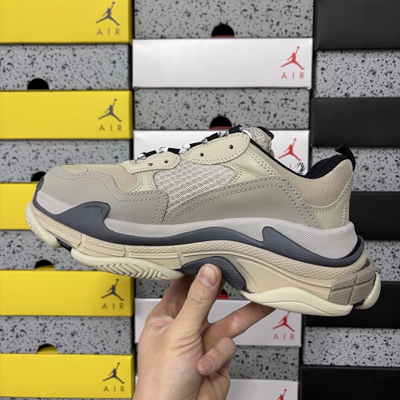 Triple S 9787 · 4