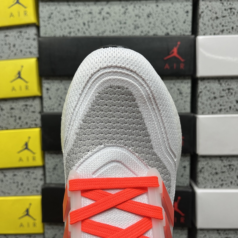 Ultraboost Light 6