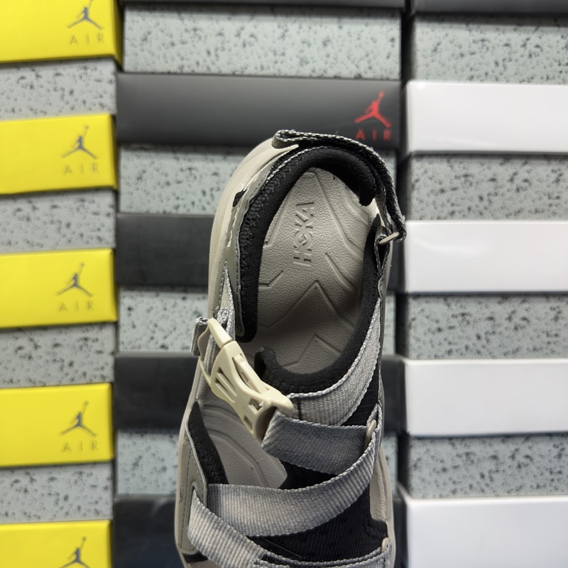 W Infini Hike Tc /bcmn · 4