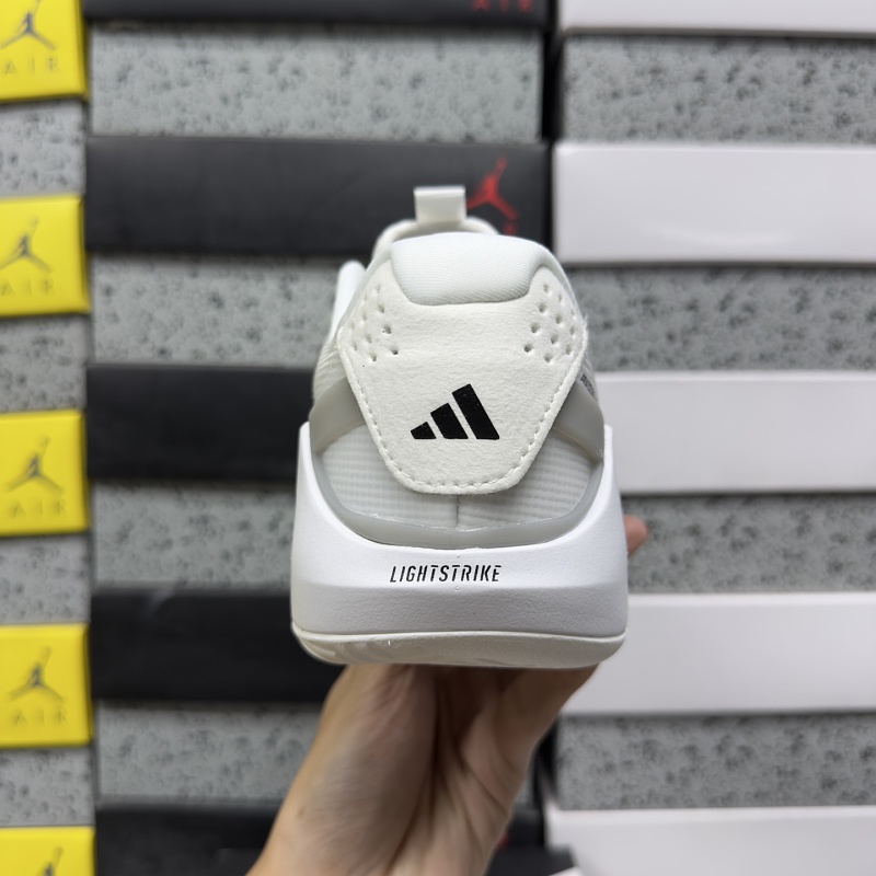 Adizero Ubersonic 5 M 2