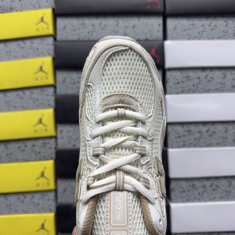 New Balance 740 Sneakers · 5