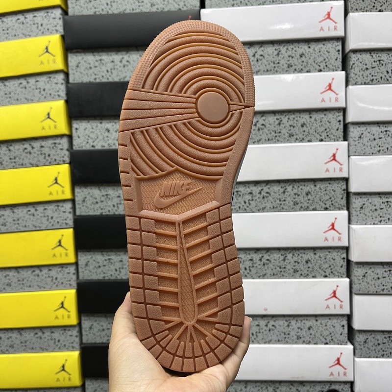 Jordan 1 Sneakers 4