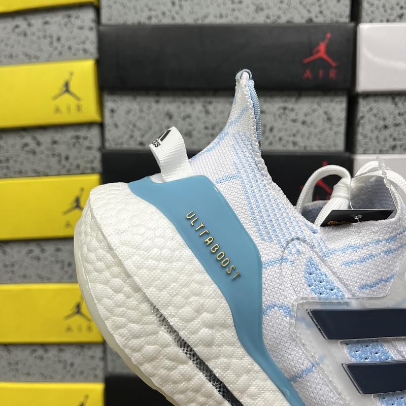 Ultraboost Light 7