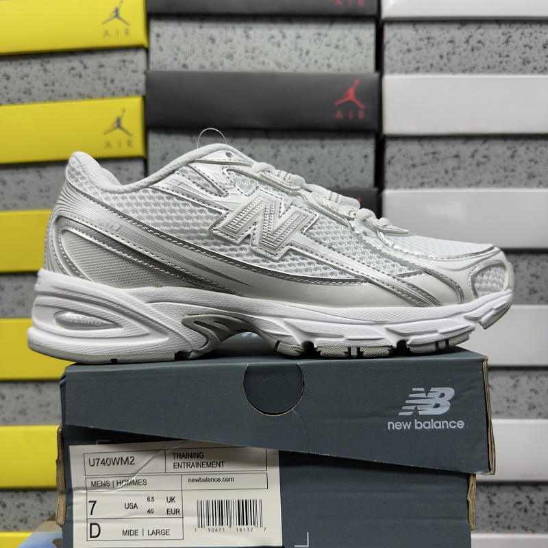 New Balance 740 Sneakers