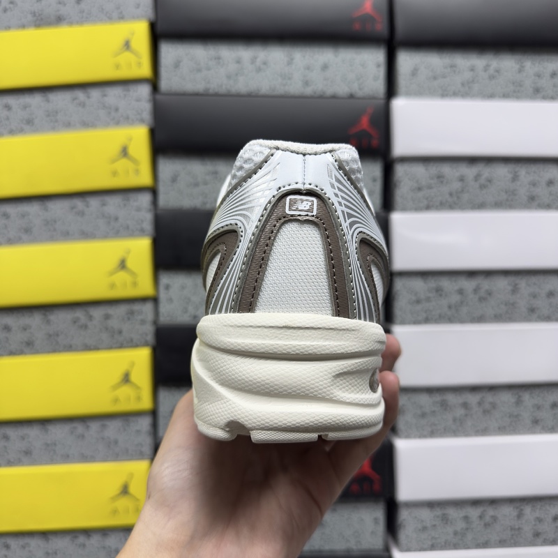 New Balance 740 Sneakers · 2