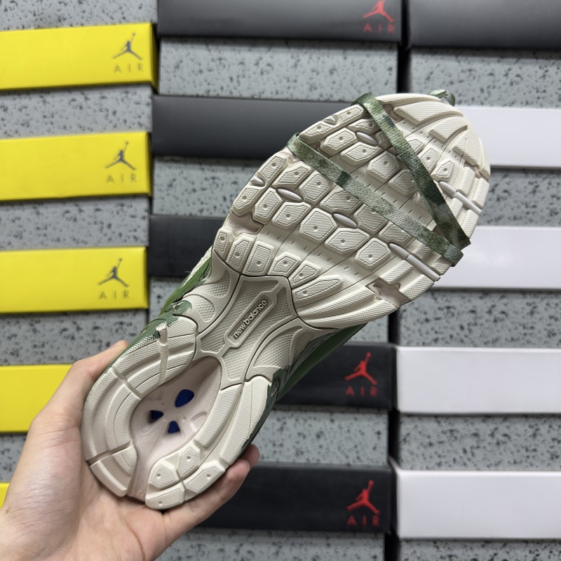 New Balance 530 · Green Laces