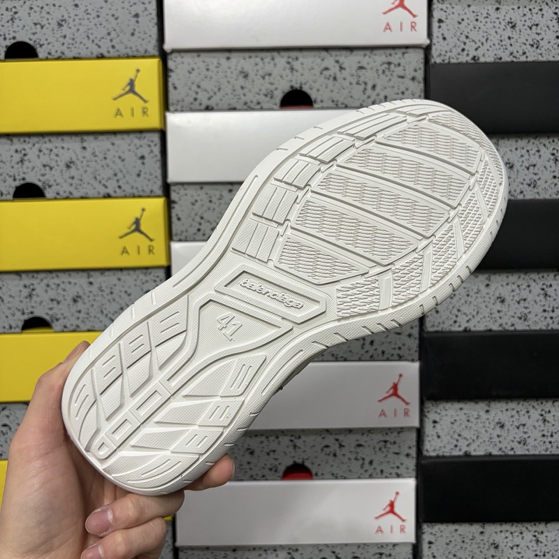 Hamptons Worn-Out 9000 · 5