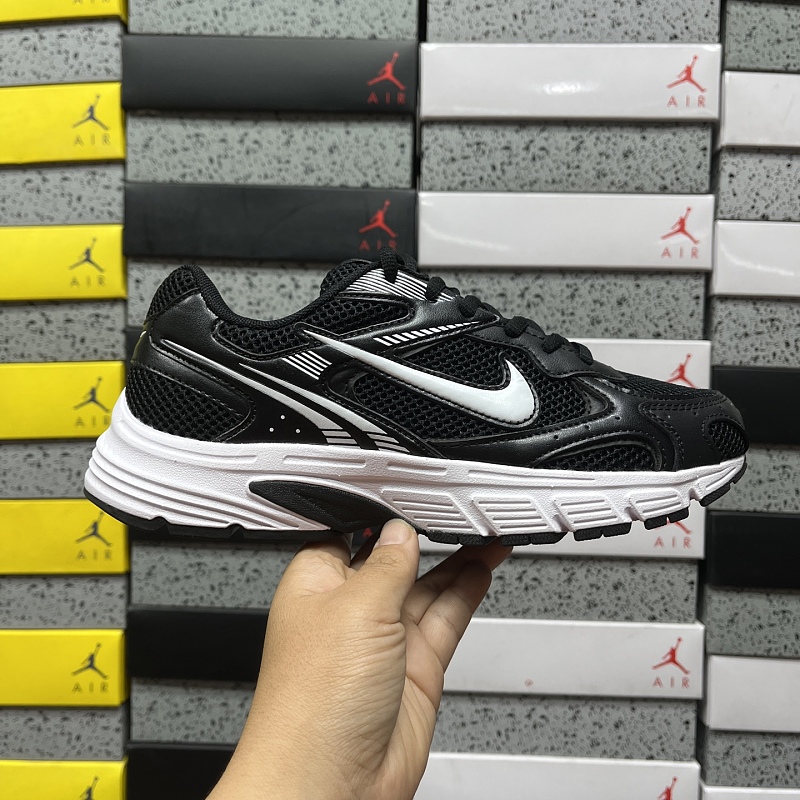 Nike Vomero 10