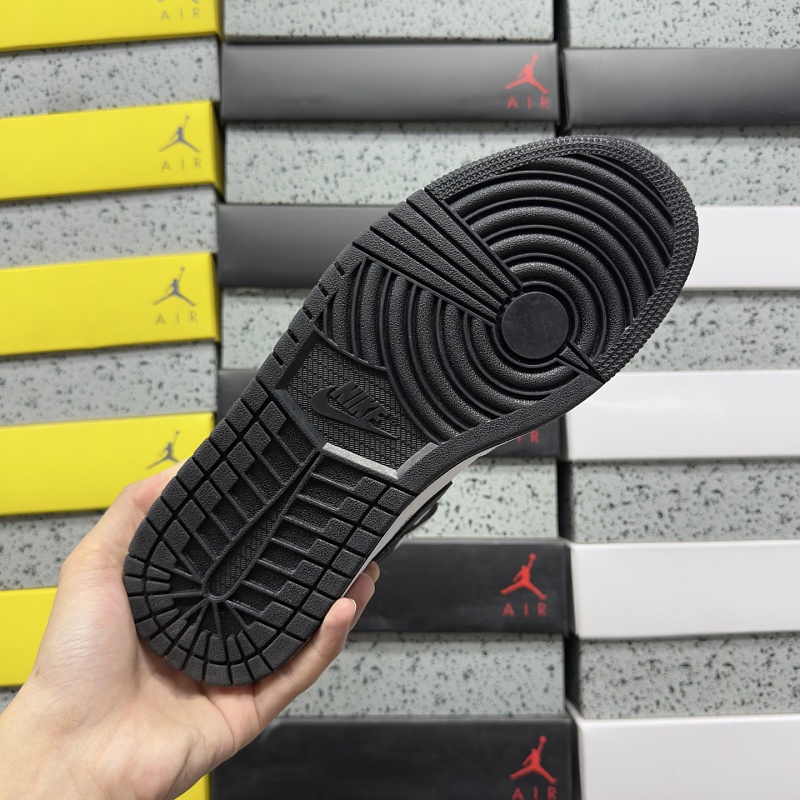 Jordan 1 Sneakers
