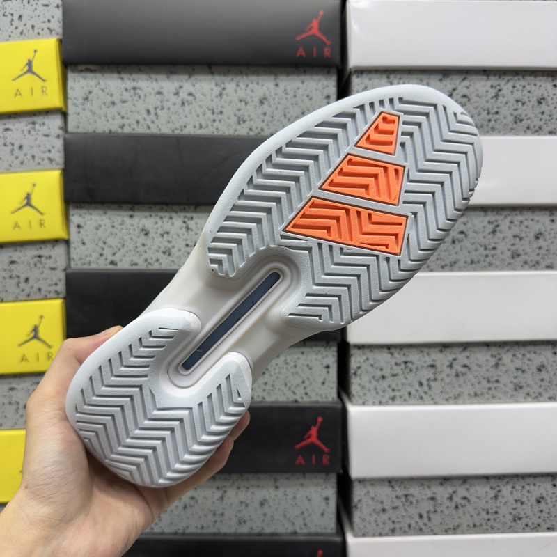 Adizero Ubersonic 5 M
