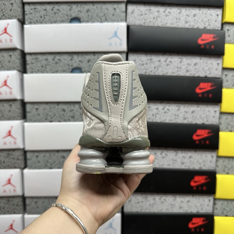 Shox R4 · 3
