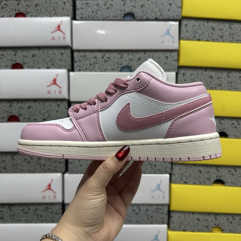Jordan 1 Travis Scott 8