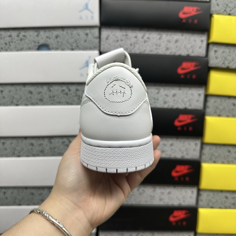 Travis Scott Reverse Swoosh Sneakers · 3