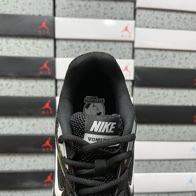 Nike Vomero 5