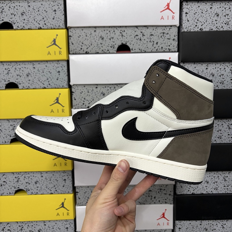 Jordan 1 Sneakers · 4