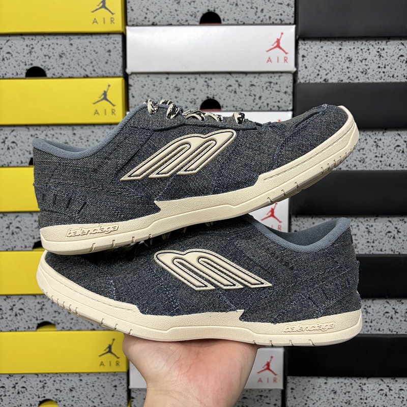 Hamptons Worn Out 4090 · 2