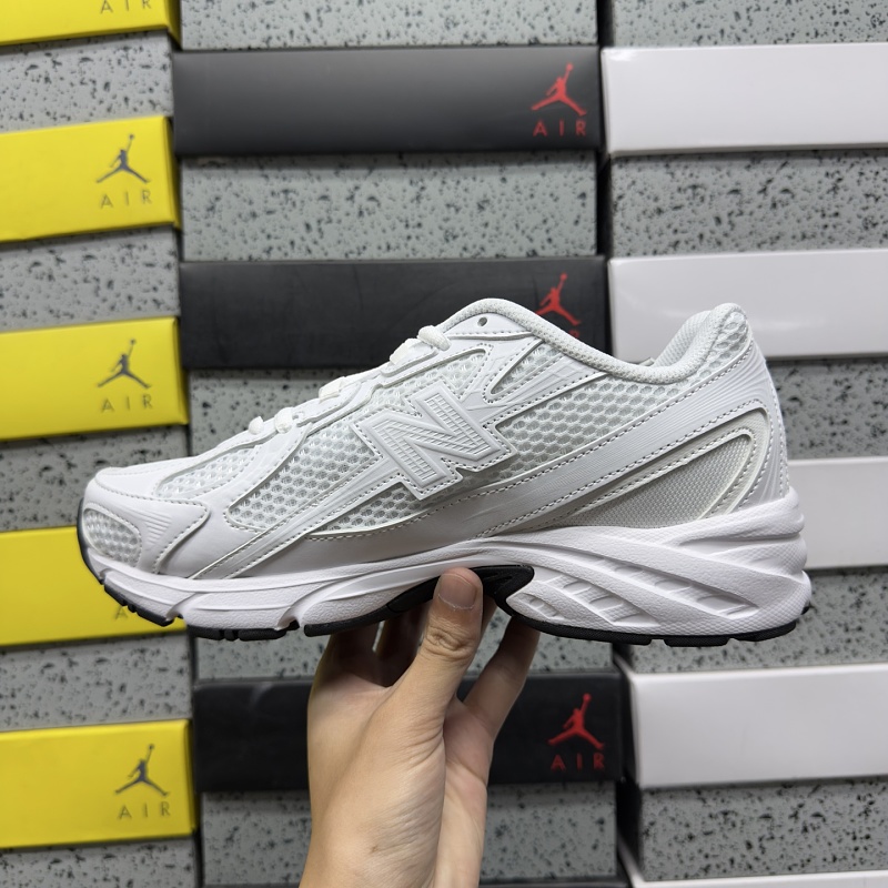 New Balance 740 Sneakers · 3