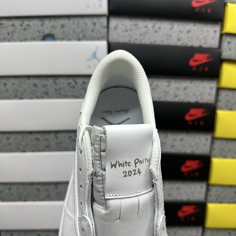 Travis Scott Reverse Swoosh Sneakers · 4
