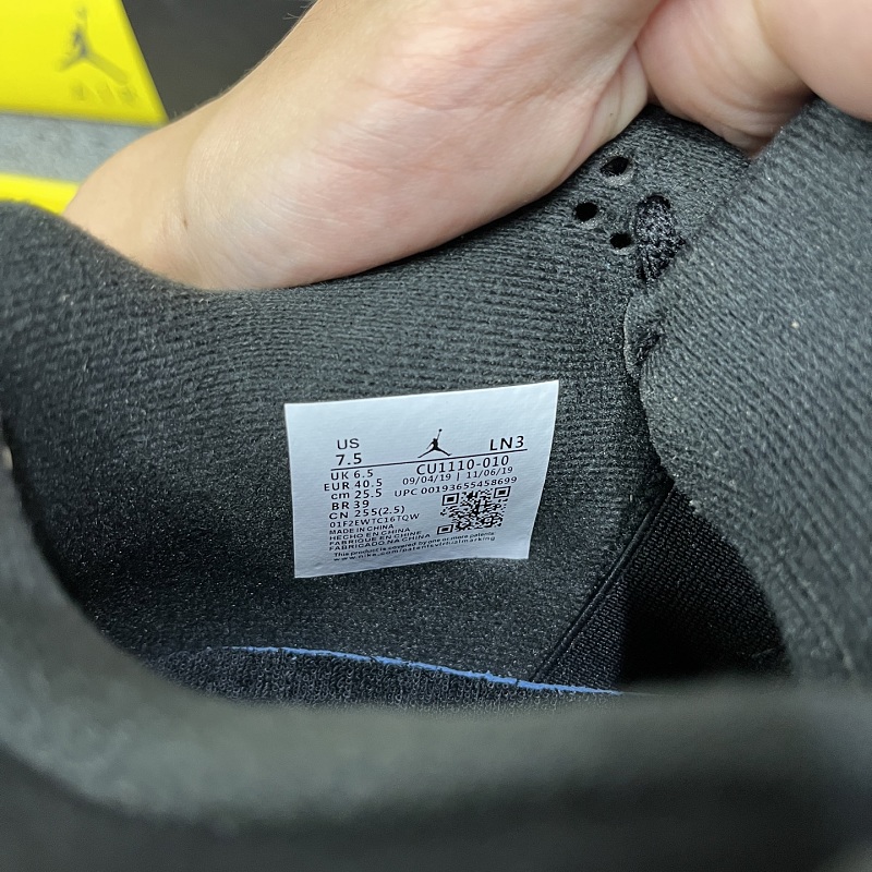 Air Jordan 4 010