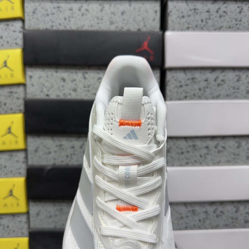 Adizero Ubersonic 5 M 4