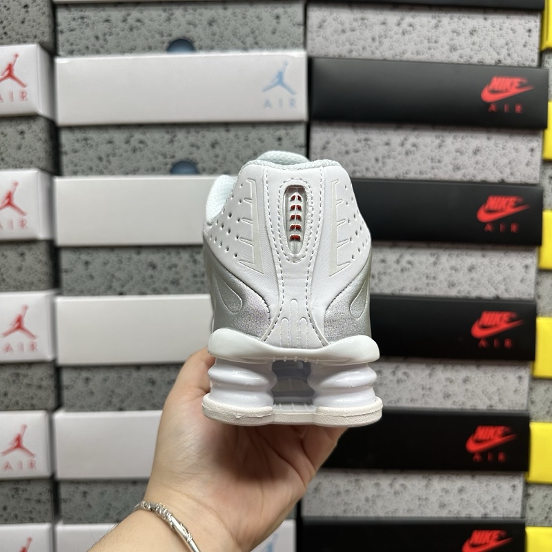 Shox R4 · 3