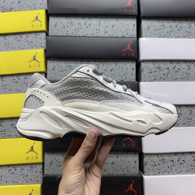 Yeezy 700v2 9