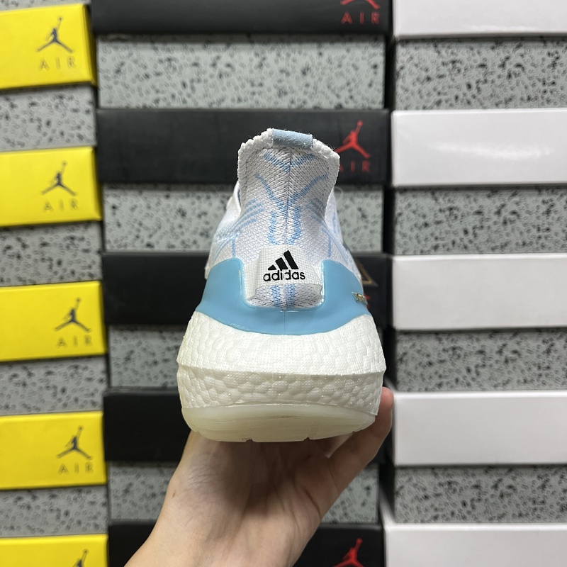 Ultraboost Light 3