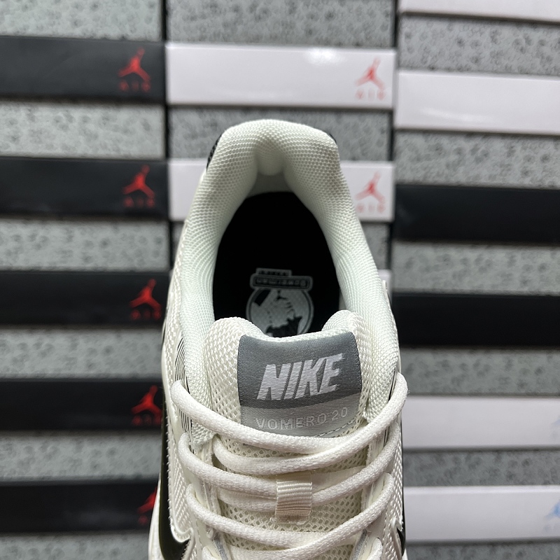Nike Vomero 5