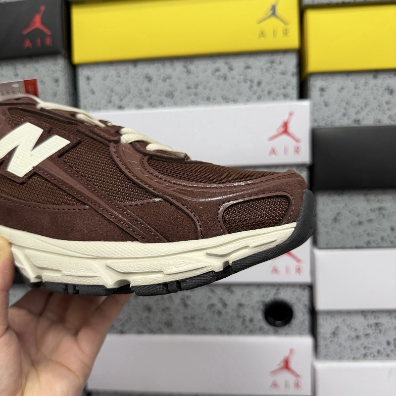 New Balance 740 Sneakers · 5