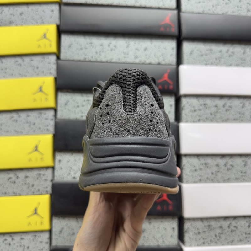 Yeezy 700 2