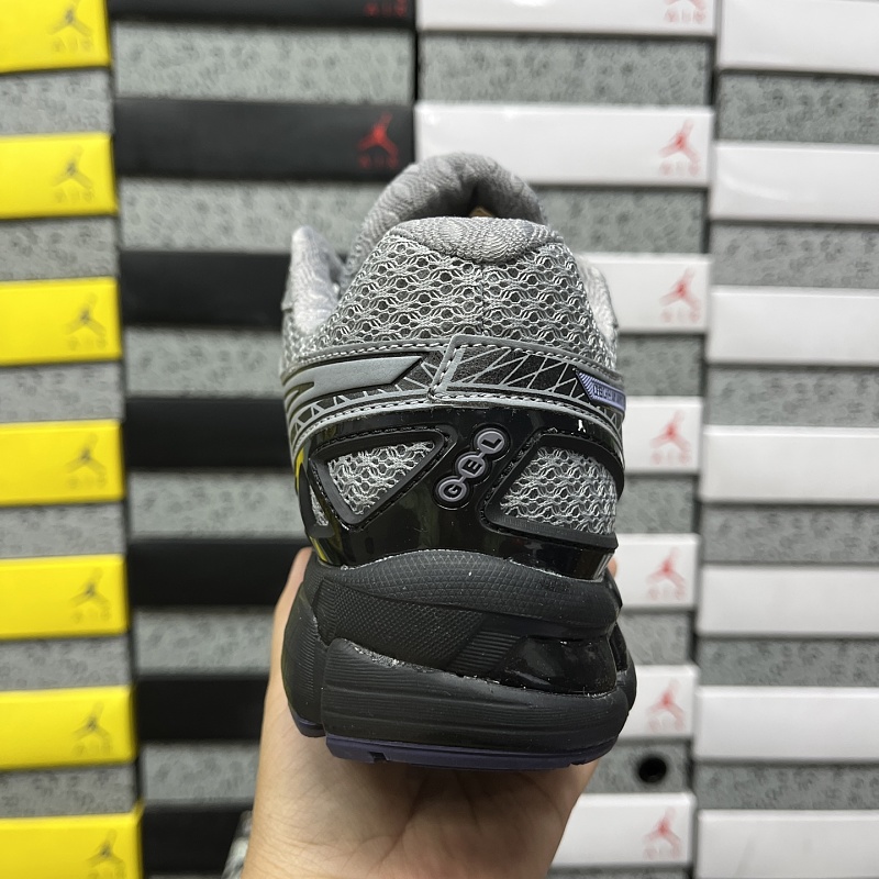 Asics Sneakers · 3