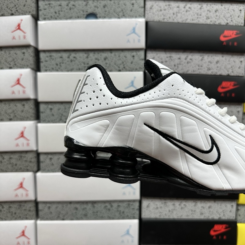 Shox R4 · 5