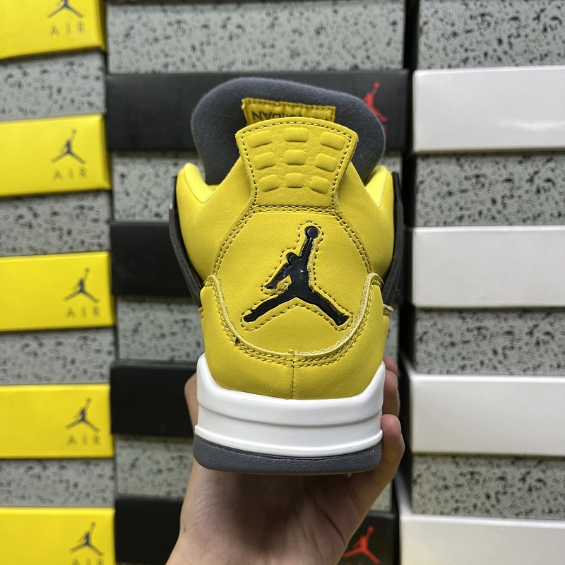 Air Jordan 4 700