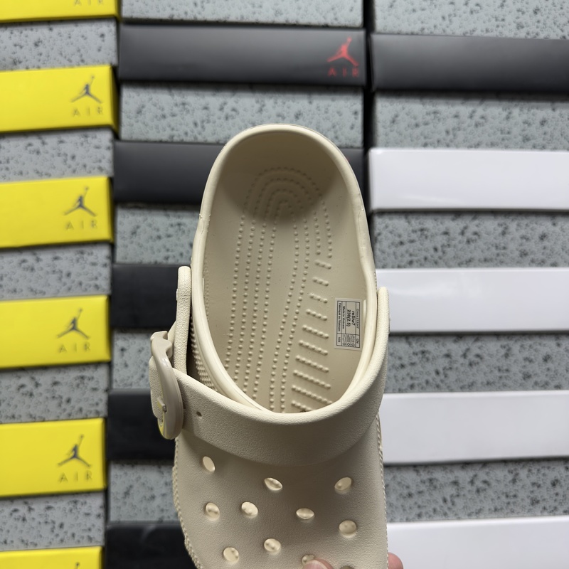 Crocs M3-m7 · 4