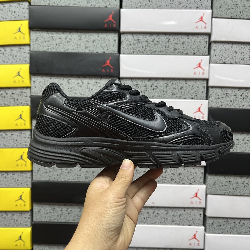 Nike Vomero 10