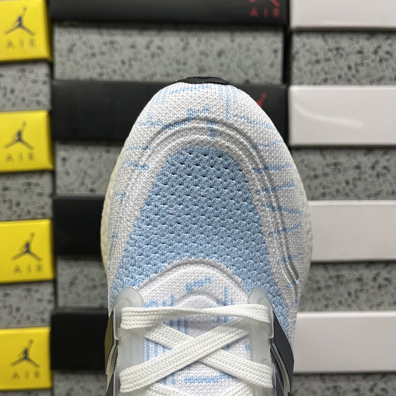 Ultraboost Light 6