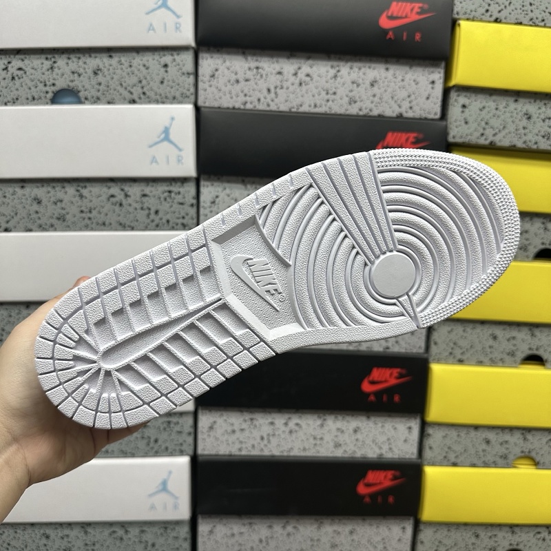 Travis Scott Reverse Swoosh Sneakers · 2