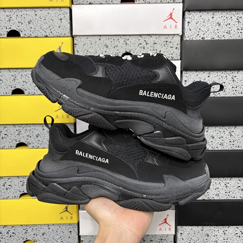 Triple S 2323 · 2